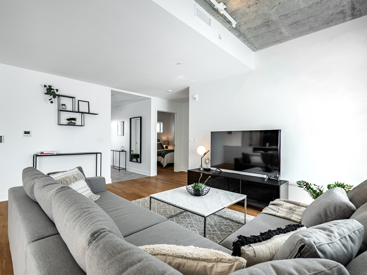 Intérieur déjà meublé et prêt à être amélioré pour la location courte durée